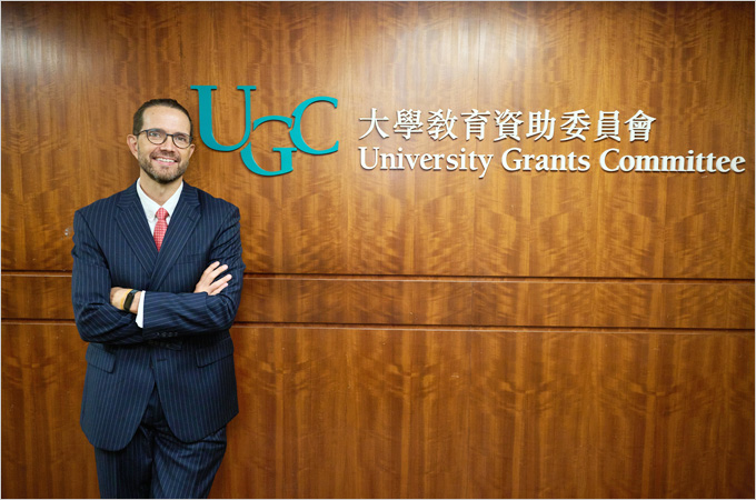 Mr David Bishop receives the 2023 UGC Teaching Award